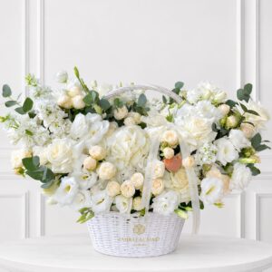 Hydrangea 6pcs with white spray roses 20 stem and astoma