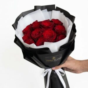 13 pcs red roses black and white wripping