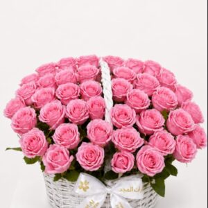 Pinl roses arangment inside the basket